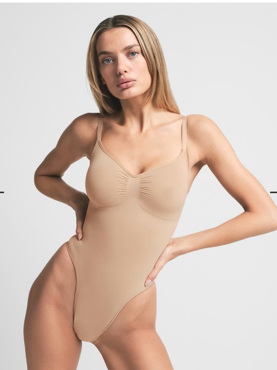 SKIMS Other - SKIMS seamless sculpt thong bodysuit in clay size medium NWOT